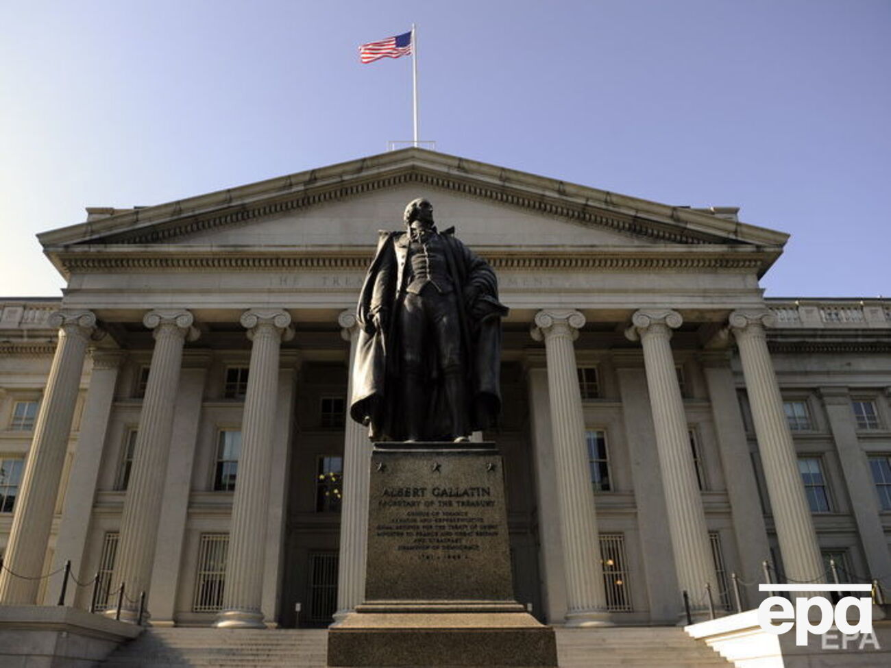 Минфин США внес трех россиян в список лиц, которых подвергли санкциям