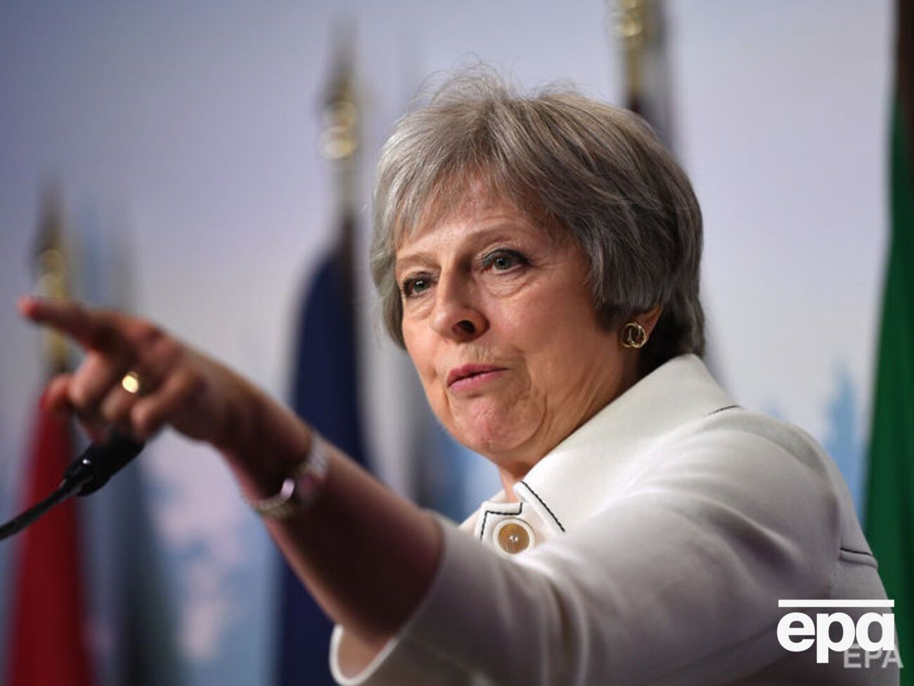 Мэй: Россия должна изменить свое отношение