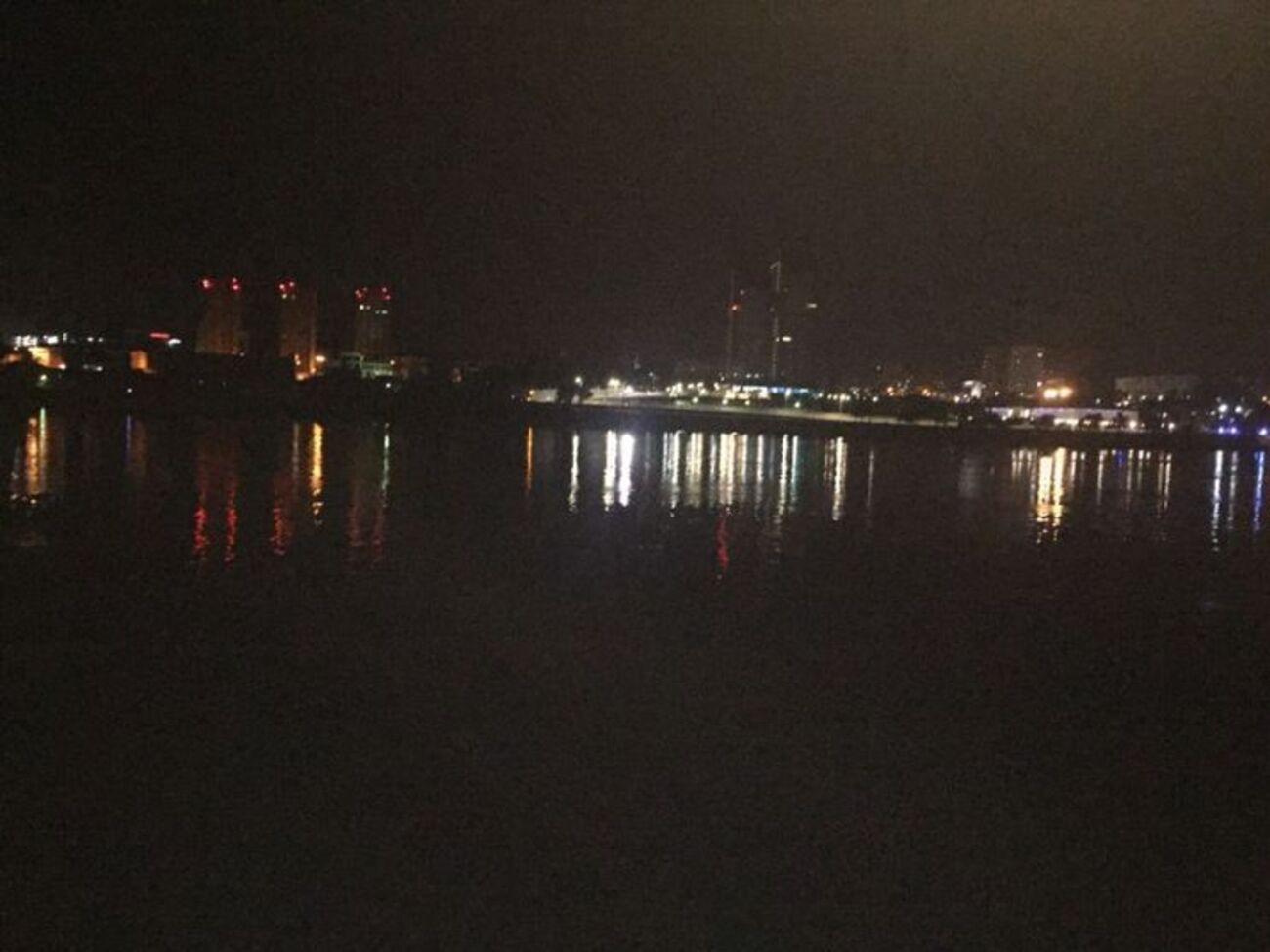 Вечером на Волге произошло кораблекрушение