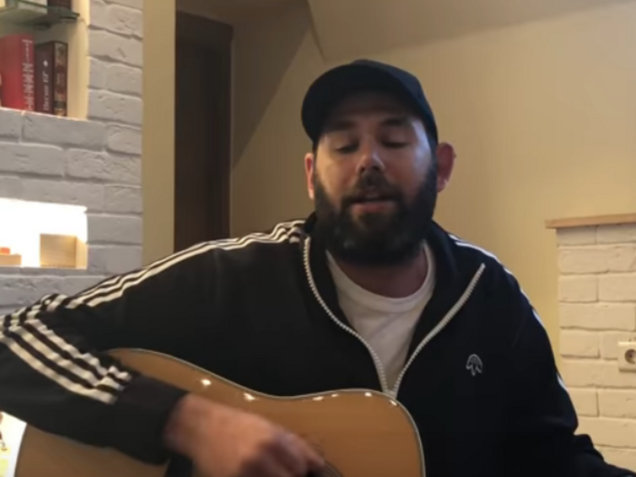 Слепаков исполнил сатирическую песню о российских футболистах и чиновниках