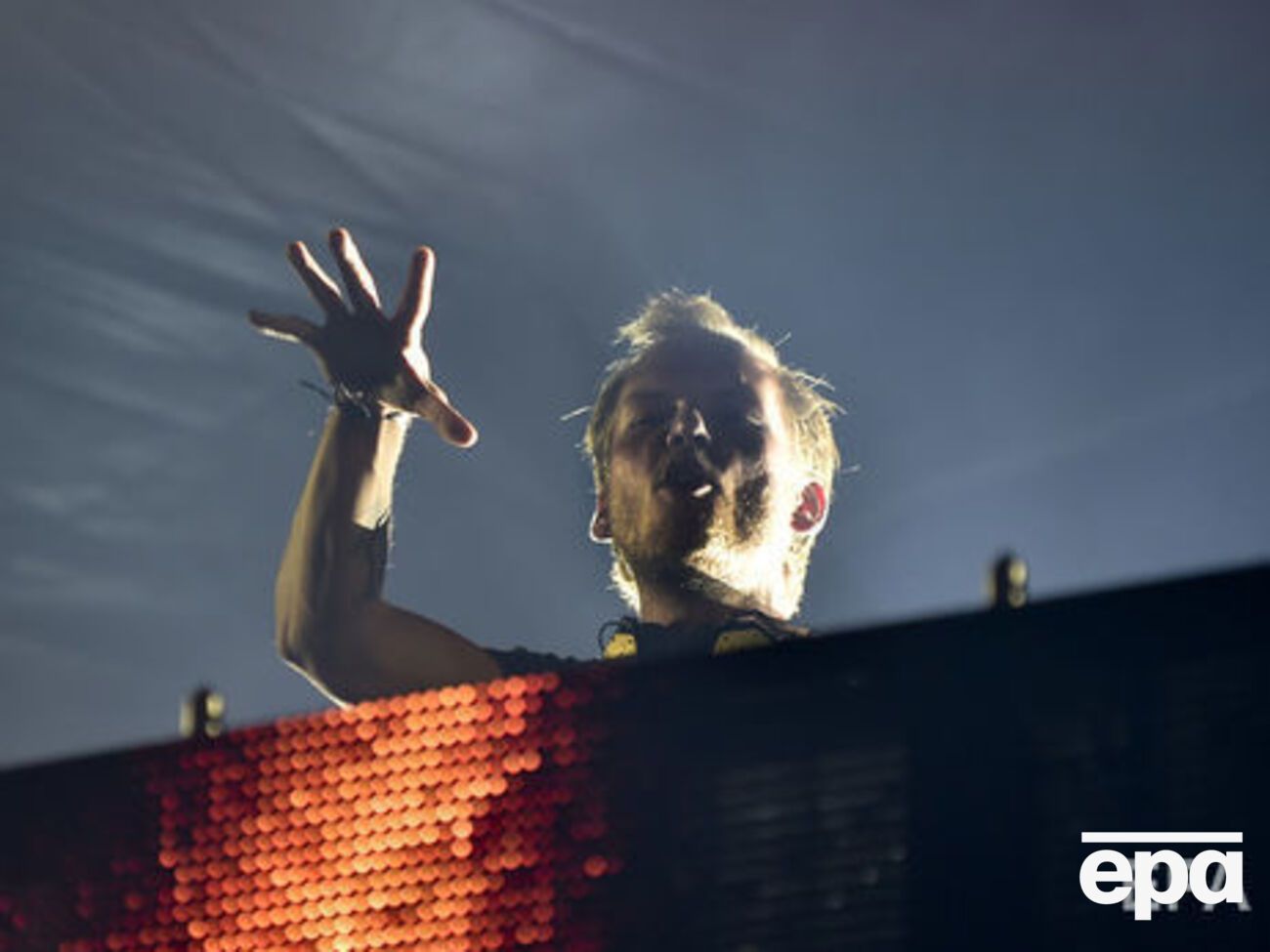 На похоронах присутствовало около 20 близких друзей и родственников музыканта