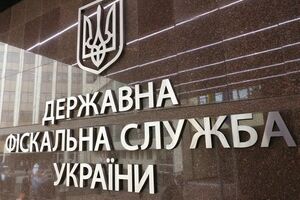 СМИ сообщали, что решение о переподчинении ГФС Кабмину приняли после конфликта между Гройсманом и Данилюком