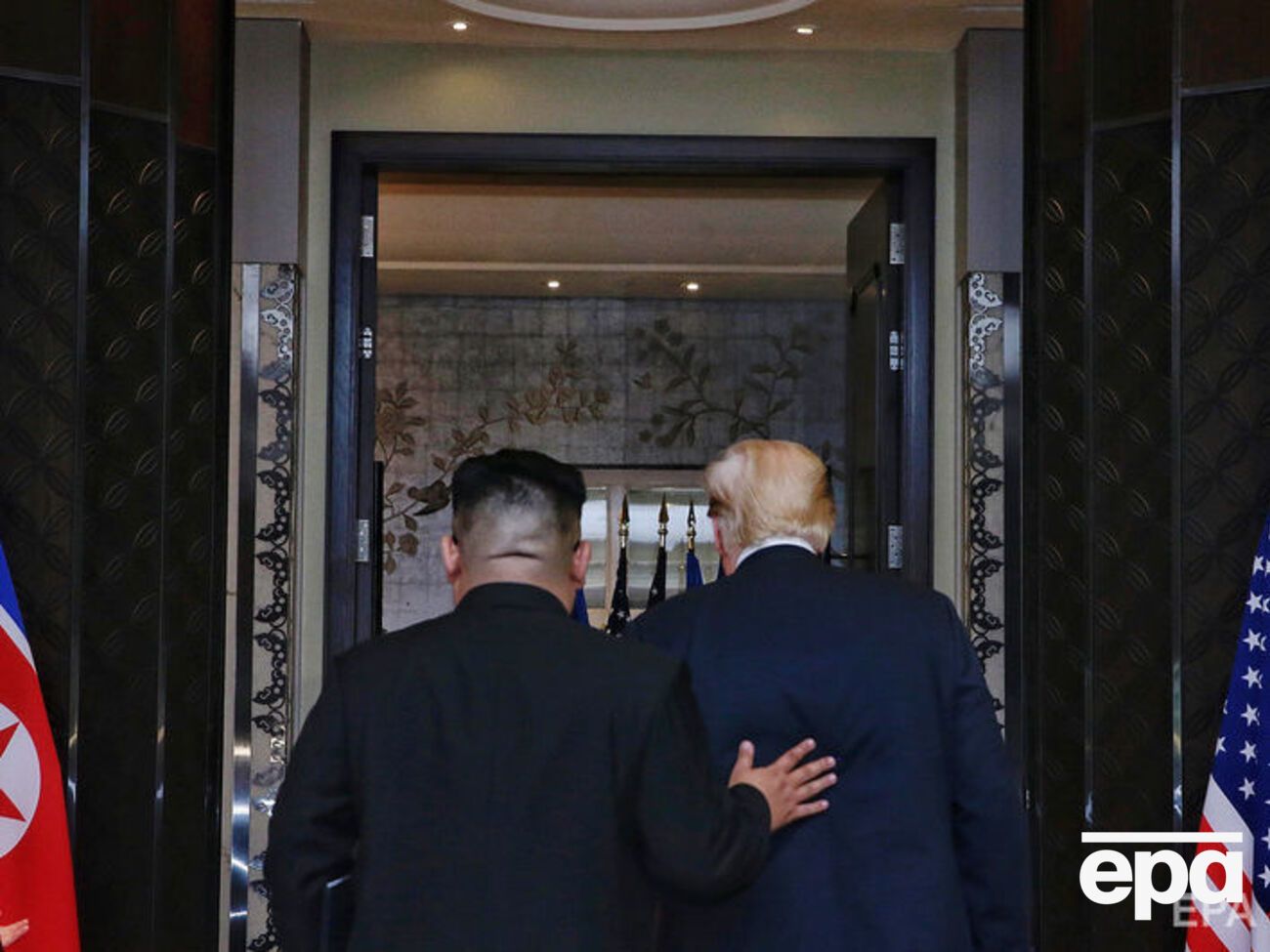 12 червня Трамп і Кім Чен Ин провели 35-хвилинну зустріч тет-а-тет на острові Сентоса в Сінгапурі