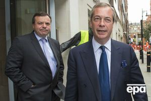 Бэнкс (слева) стал крупнейшим спонсором кампании Фараджа (справа)