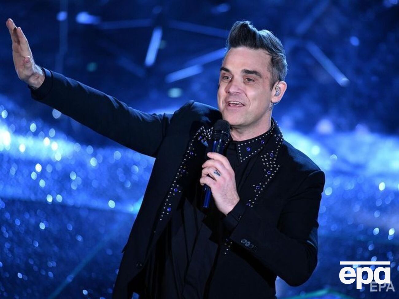 Певца Робби Уильямса раскритиковали за намерение выступить в России