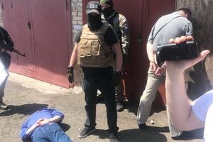 Подпольную мастерскую обустроили в гараже одного из злоумышленников