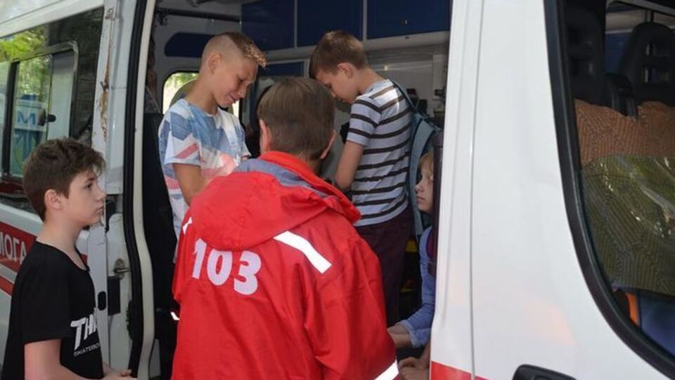 Через розпилення їдкого газу учнів евакуювали