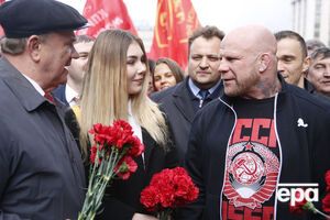 У квітні 2016 року Монсон заявив, що хоче вступити в Комуністичну партію Росії