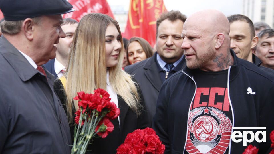 У квітні 2016 року Монсон заявив, що хоче вступити в Комуністичну партію Росії