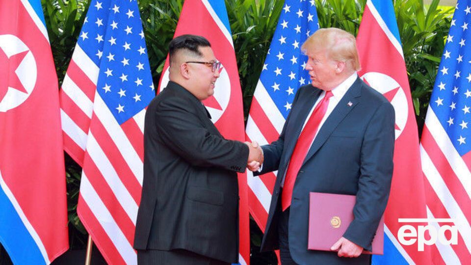12 червня лідери США і КНДР зустрілися на острові Сентоса в Сінгапурі