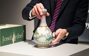 Вазу продали за €16 млн