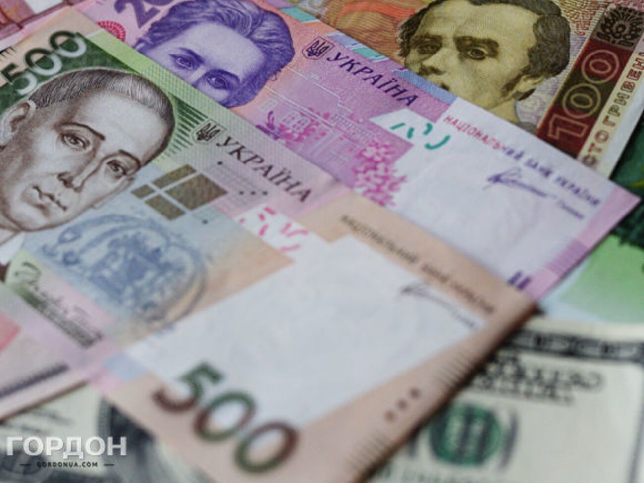 Bloomberg повідомило про зміцнення гривні, незважаючи на проблеми в українській економіці