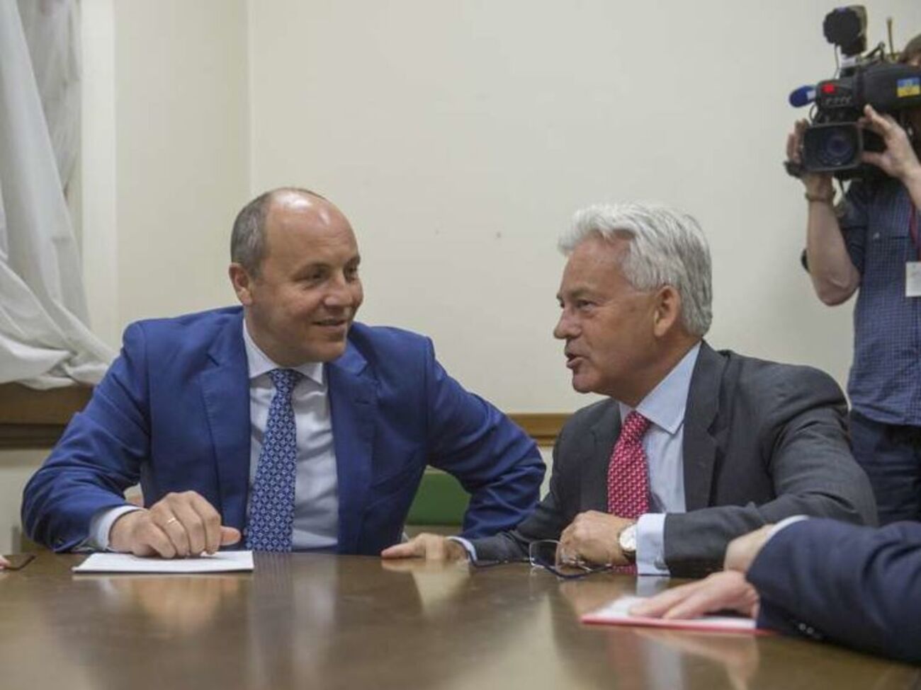 Данкан (на фото справа) заявил, что Великобритания поддерживает санкции против России