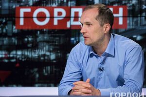 Головним публічним критиком Порошенка на цих виборах став Гройсман. І між ними почалося пряме протистояння