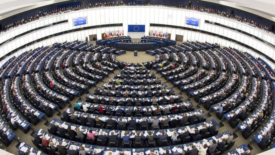 527 євродепутатів проголосували за виділення траншу