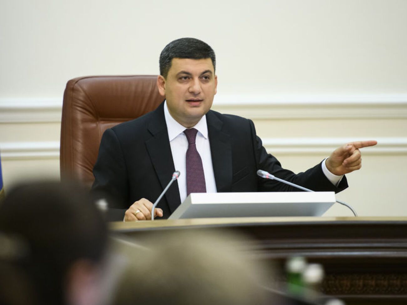 Гройсман сказал, что для чистки в рядах правоохранителей могут потребоваться "жесткие решения"