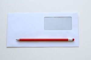 На початку 2018 року конверти з білим порошком розіслали в 13 посольств у Москві