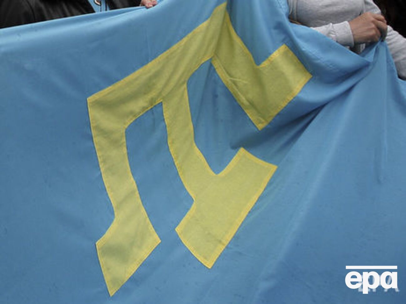 За даними правозахисників, після анексії Криму влада переслідує людей, які наважуються відкрито критикувати дії Росії на півострові, особливо кримських татар