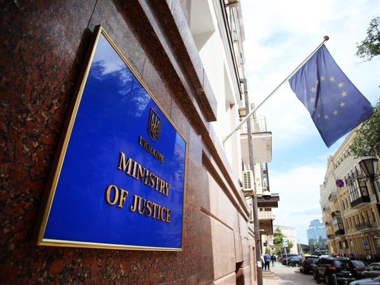 Мін'юст повідомив, що питання одностатевих шлюбів потрібно вивчати