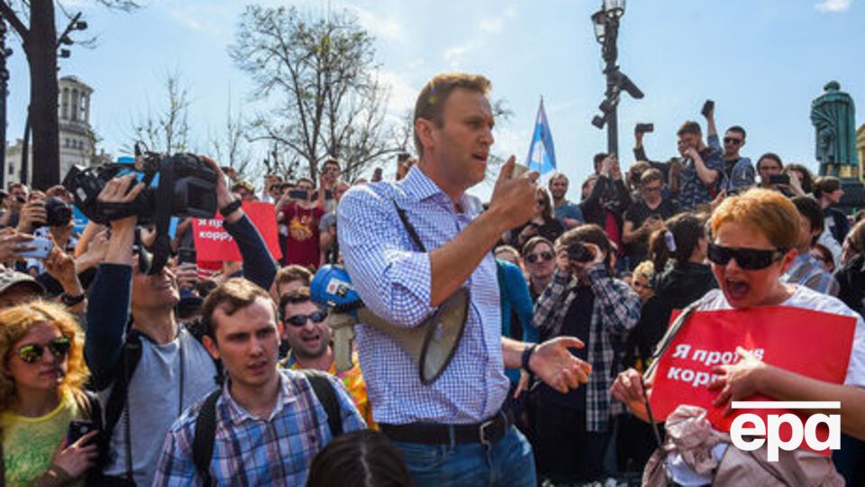 Навального арестовали после акции "Он нам не царь"