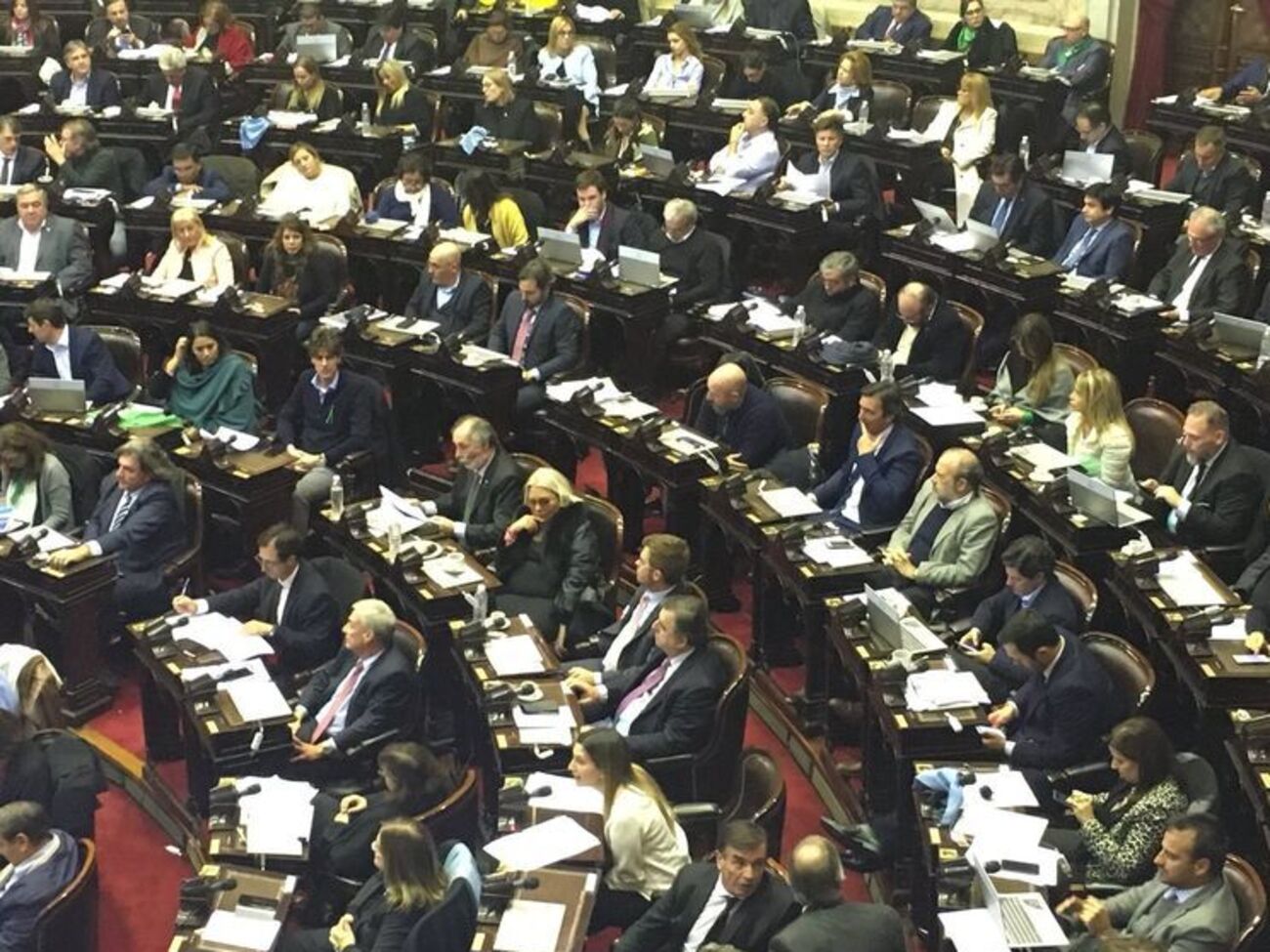 Дебаты по законопроекту в парламенте Аргентины длились более 22 часов