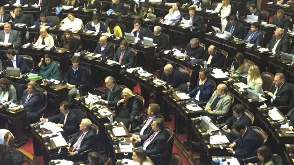 Дебати щодо законопроекту в парламенті Аргентини тривали понад 22 години