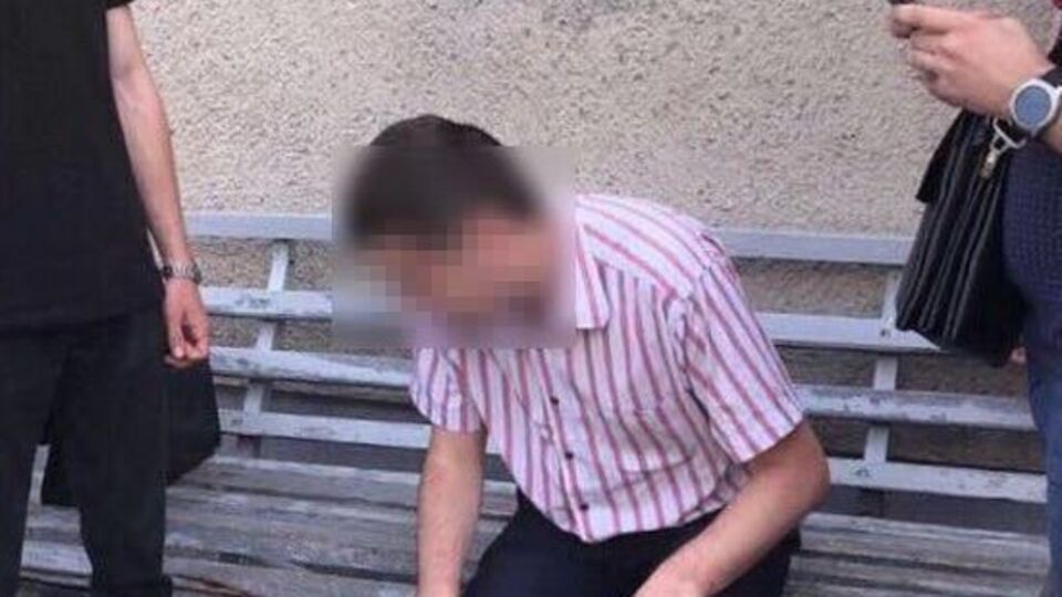 Адвоката и прокурора задержали при получении второй части взятки