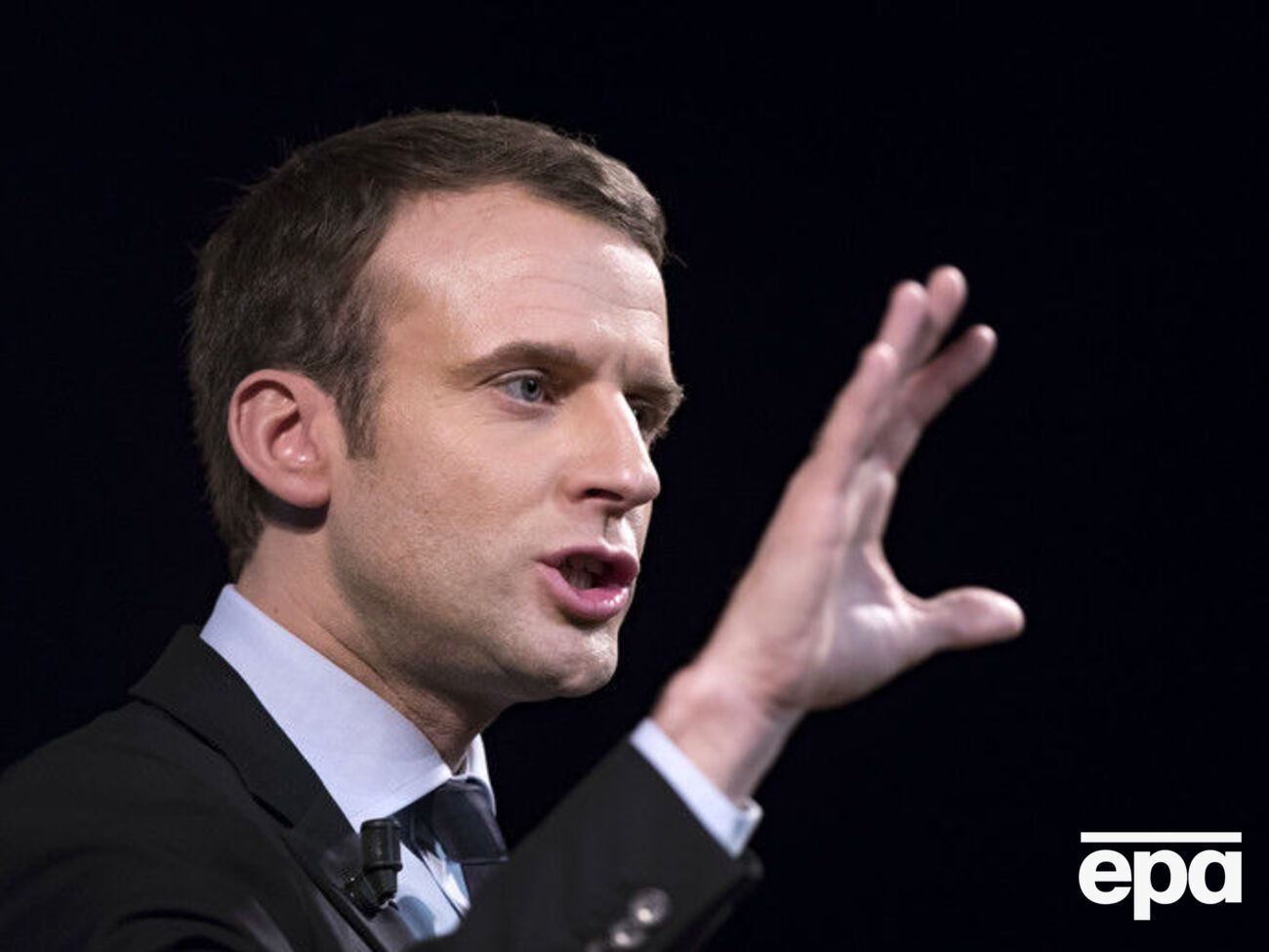 Макрон хочет вернуть французскому былой статус