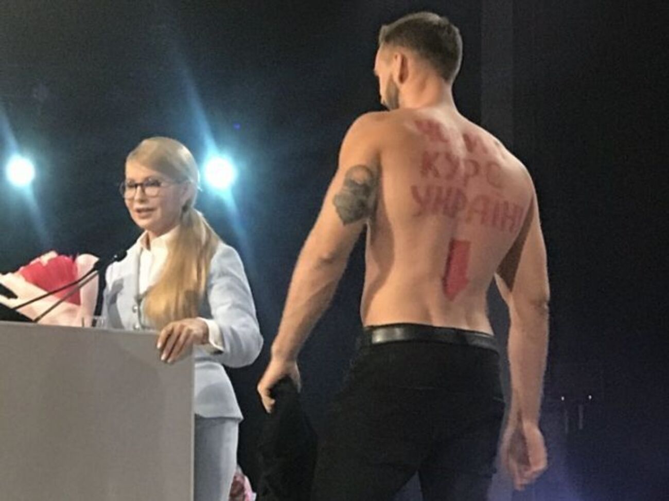 Чоловік заявив, що "курс Тимошенко &ndash; до низу, а не вверх".