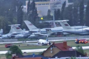 Літак викотився за межі посадкової смуги