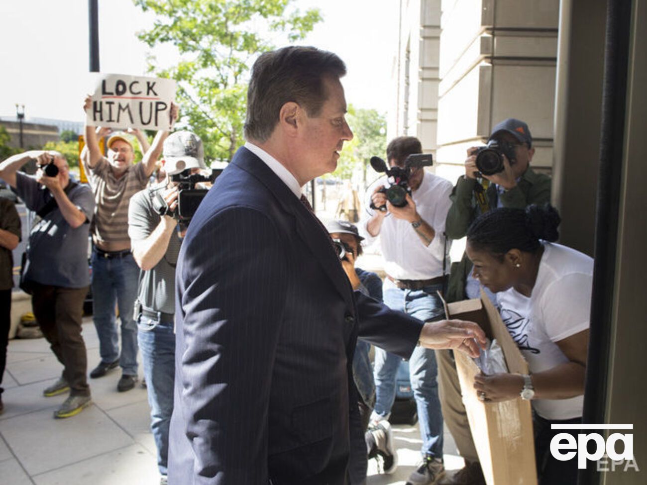 Манафорт не признал себя виновным в давлении на свидетелей