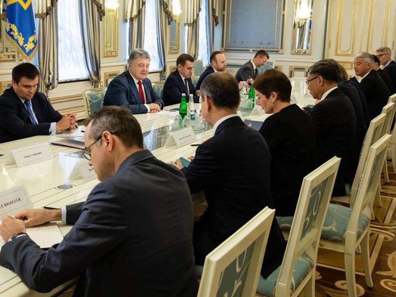 Порошенко провів зустріч із послами країн "Великої сімки"