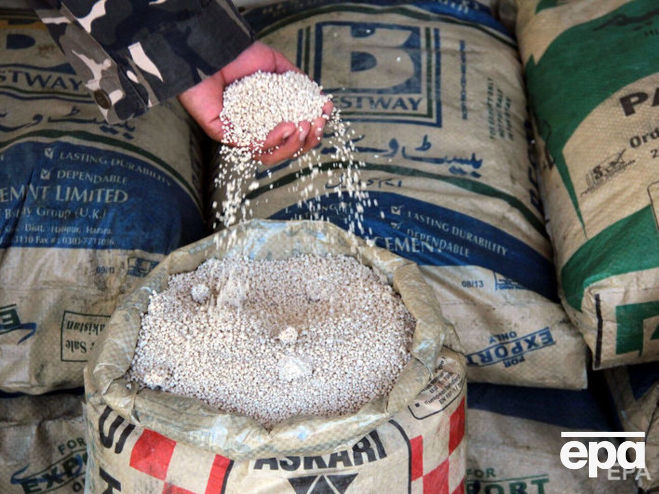 Антидемпинговая пошлина была введена 12 сентября 2001 года