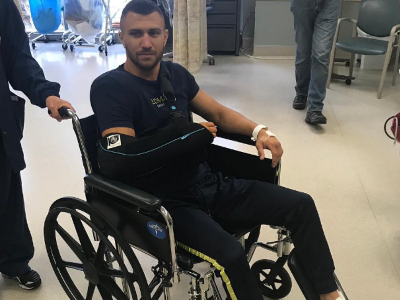 Ломаченко проходит реабилитацию в Украине