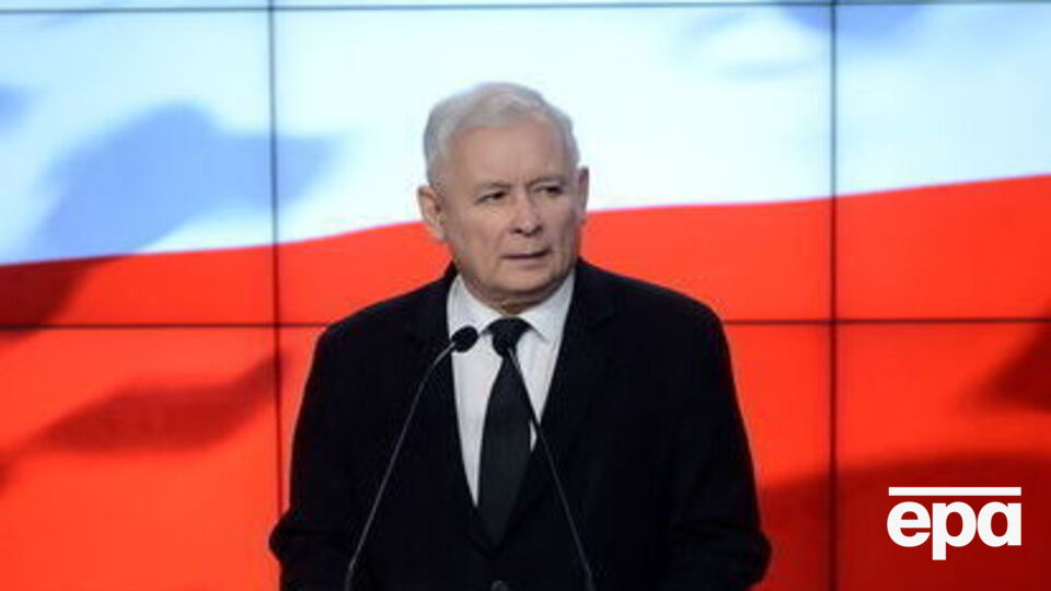 Ярослав Качиньский является братом-близнецом погибшего в 2010 году в авиакатастрофе в Смоленске президента Польши Леха Качиньского