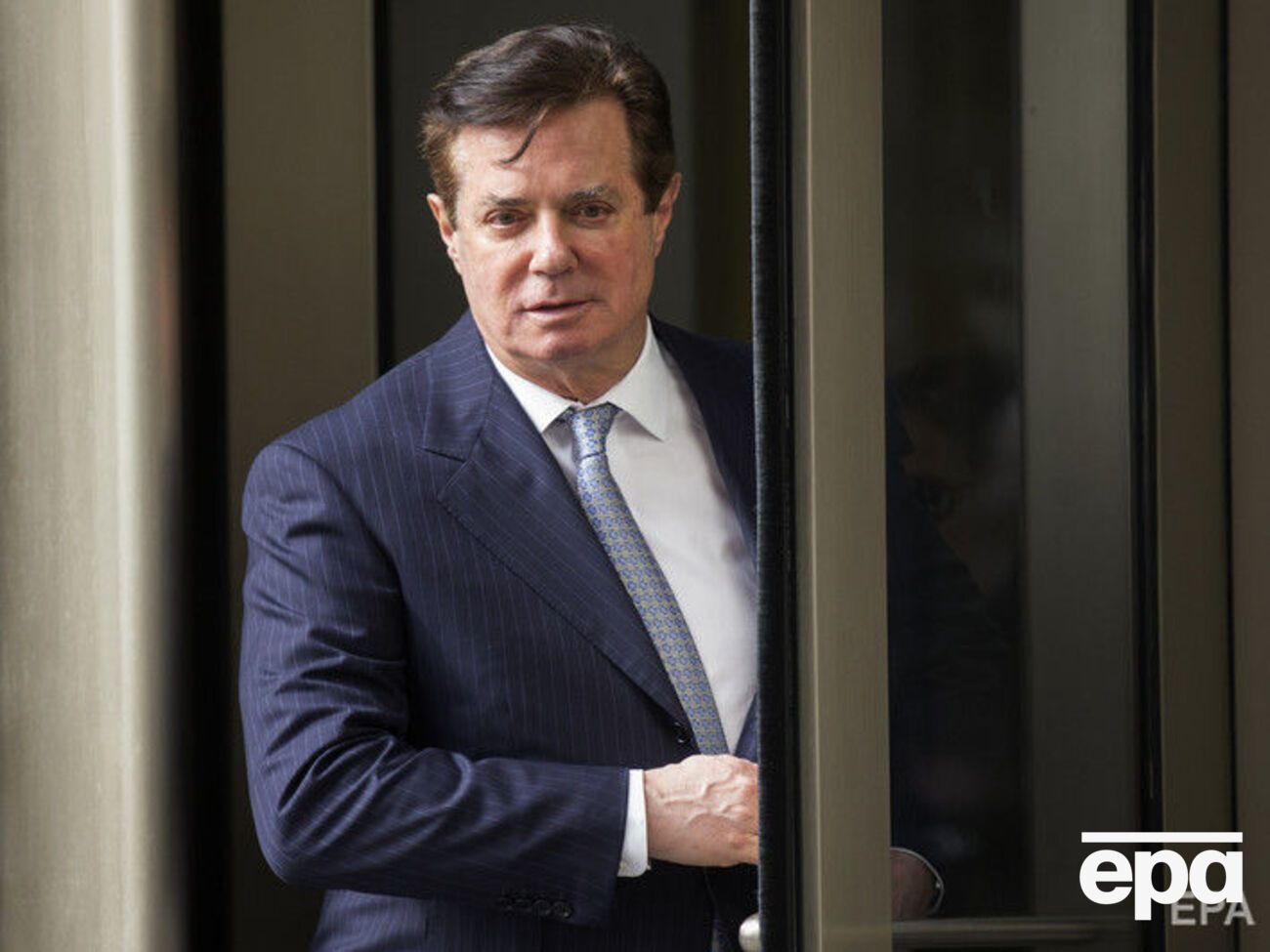 По данным следователей, Манафорт пытался влиять на свидетелей по его делу