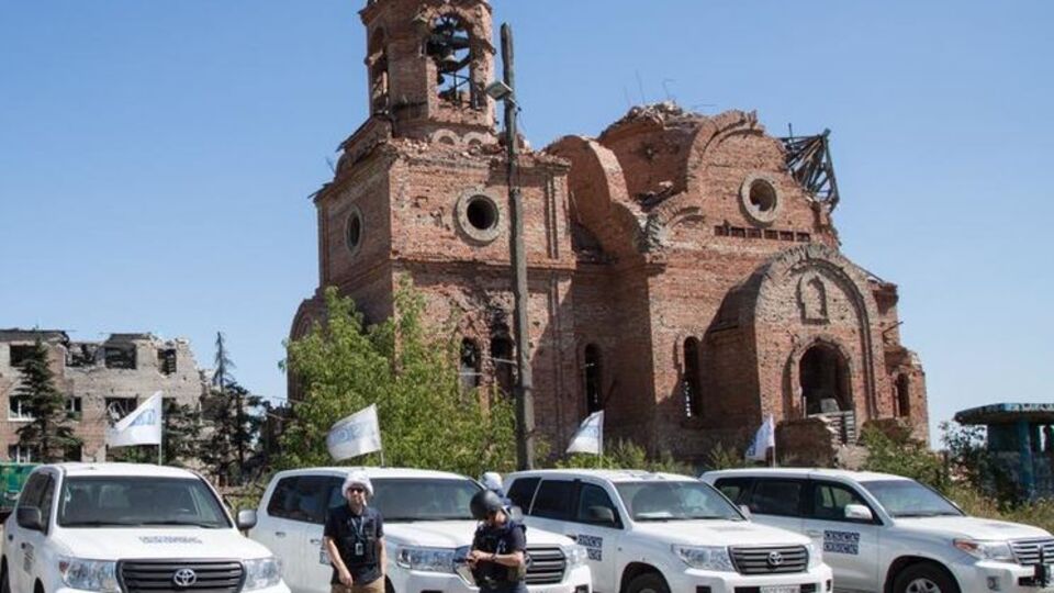 Спостерігачі СММ ОБСЄ потрапили під обстріл у Волноваському районі Донецької області