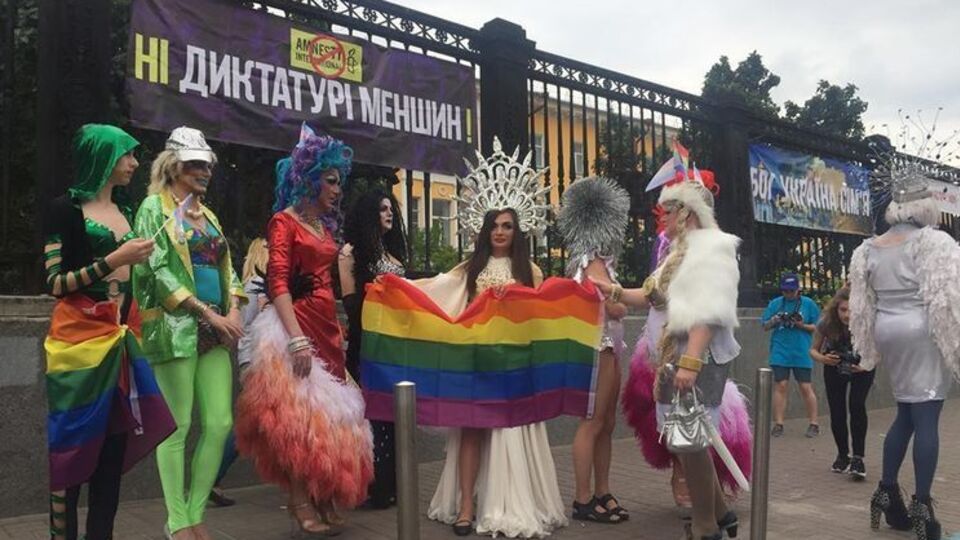 "Буду жити, буду любити!" У Києві тисячі людей узяли участь у Марші рівності. Фоторепортаж