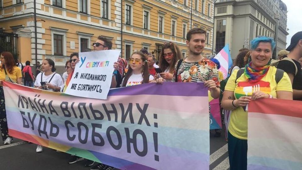 Учасники зібралися біля будівлі Національної опери і пройшли колонами на площу Льва Толстого