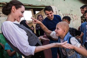 Джолі зустрілася із сім'ями переселенців