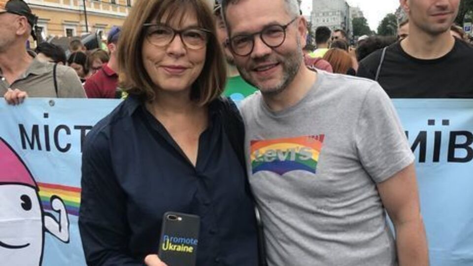 Гармс брала участь у Марші рівності разом із державним міністром у справах Європи МЗС Німеччини Міхаелем Ротом