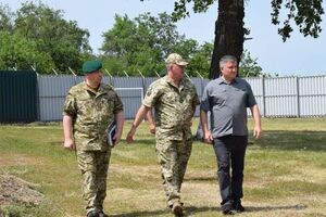 Аваков посетил границу в Харьковской области