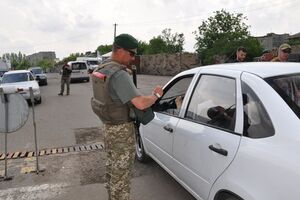 Машину з георгіївською стрічкою перевірили на КПВВ "Новотроїцьке"