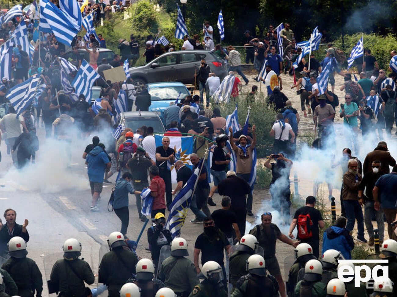 Полиция применила против протестующих слезоточивый газ