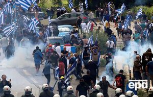 Полиция применила против протестующих слезоточивый газ