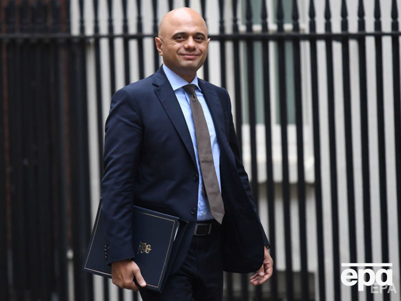 Министр Джавид переживает за своих детей