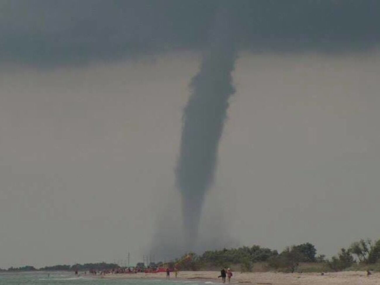 Смерч пронесся по побережью Черного моря