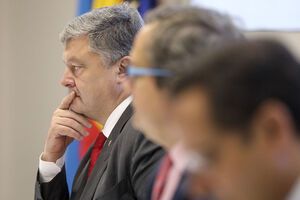 Порошенко необходимо найти способ "проявить заботу о семи миллионах работающих за рубежом украинцев", заявил Карижский