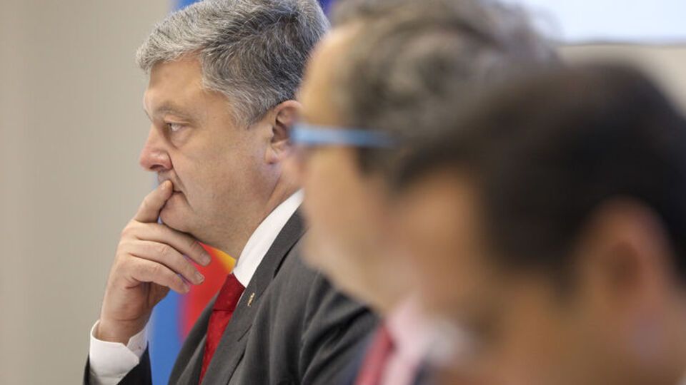 Порошенку необхідно знайти спосіб "потурбуватися про сім мільйонів українців, які працюють за кордоном", заявив Карижський