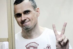 У серпні 2015-го Олега Сенцова засудили до 20 років суворого режиму, у травні 2018-го він оголосив безстрокове голодування, єдиною умовою припинення якого назвав звільнення всіх українських політв'язнів Кремля